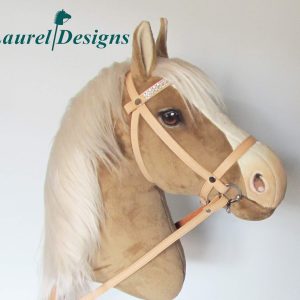 Laurel Designs Hobby Horse Sandy White Blaze